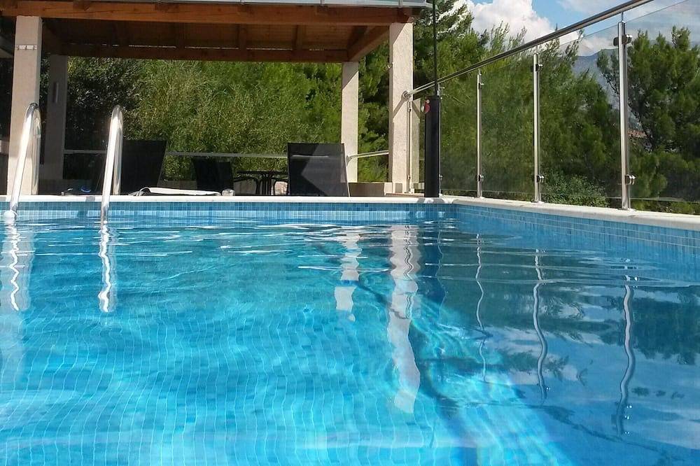 Private Oase mit Pool, Meerblick & 2 Stränden in der Nähe, für bis zu 6 Personen in Marusici, Split-Dalmatien