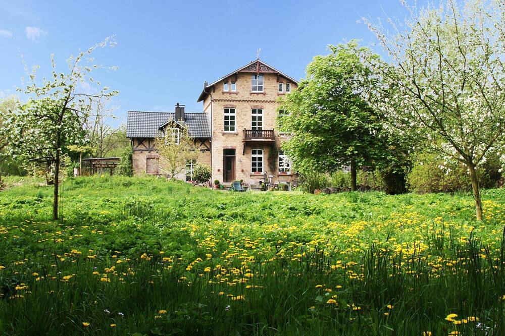 Ganze Wohnung, Stilvolle Fewo in Bad Honnef: Eigene Terrasse, Parkblick & Erholung pur! in Bad Honnef, Siebengebirge