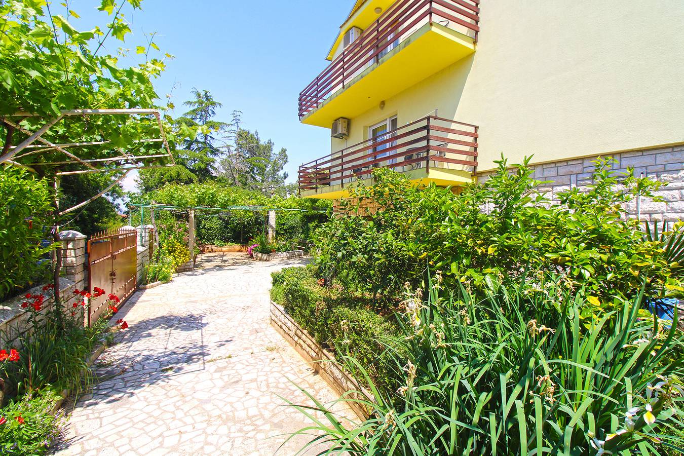 Appartement entier, Appartement de vacances pour 6 personnes avec terrasse in Banjole, Côte Sud d'Istrie