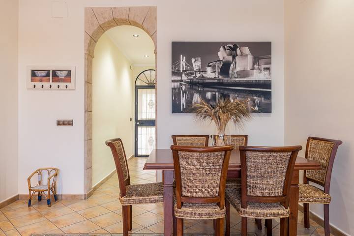 Casa de vacaciones 'León' con terraza privada, Wi-Fi y aire acondicionado in Almodóvar del Río, Provincia de Córdoba