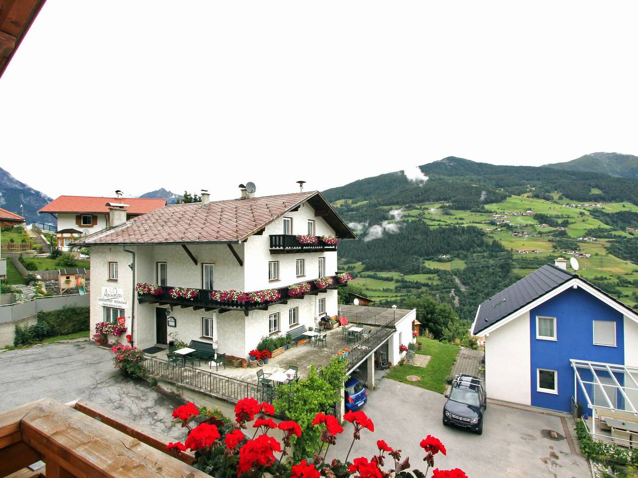 Ganze Wohnung, Charmantes Appartement in Landeck mit Balkon in Fließ, Tiroler Oberland