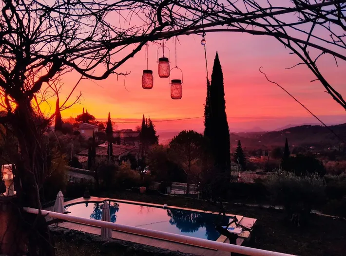 Alojamiento y desayuno para 4 personas, con jardín además de piscina y vistas - 1
