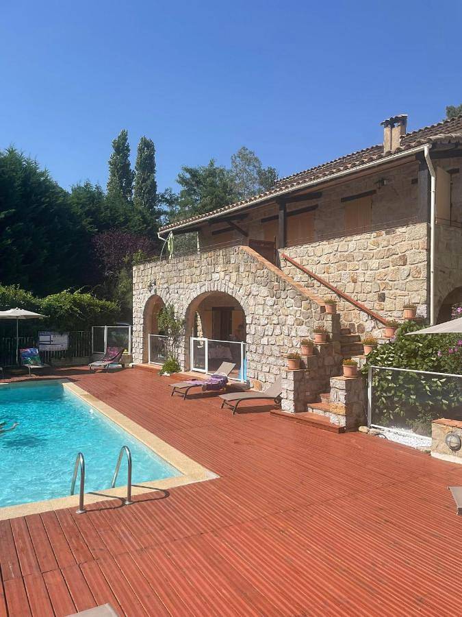 Gîte pour 4 personnes, avec vue ainsi que jardin et piscine à Saint-Andéol-de-Vals