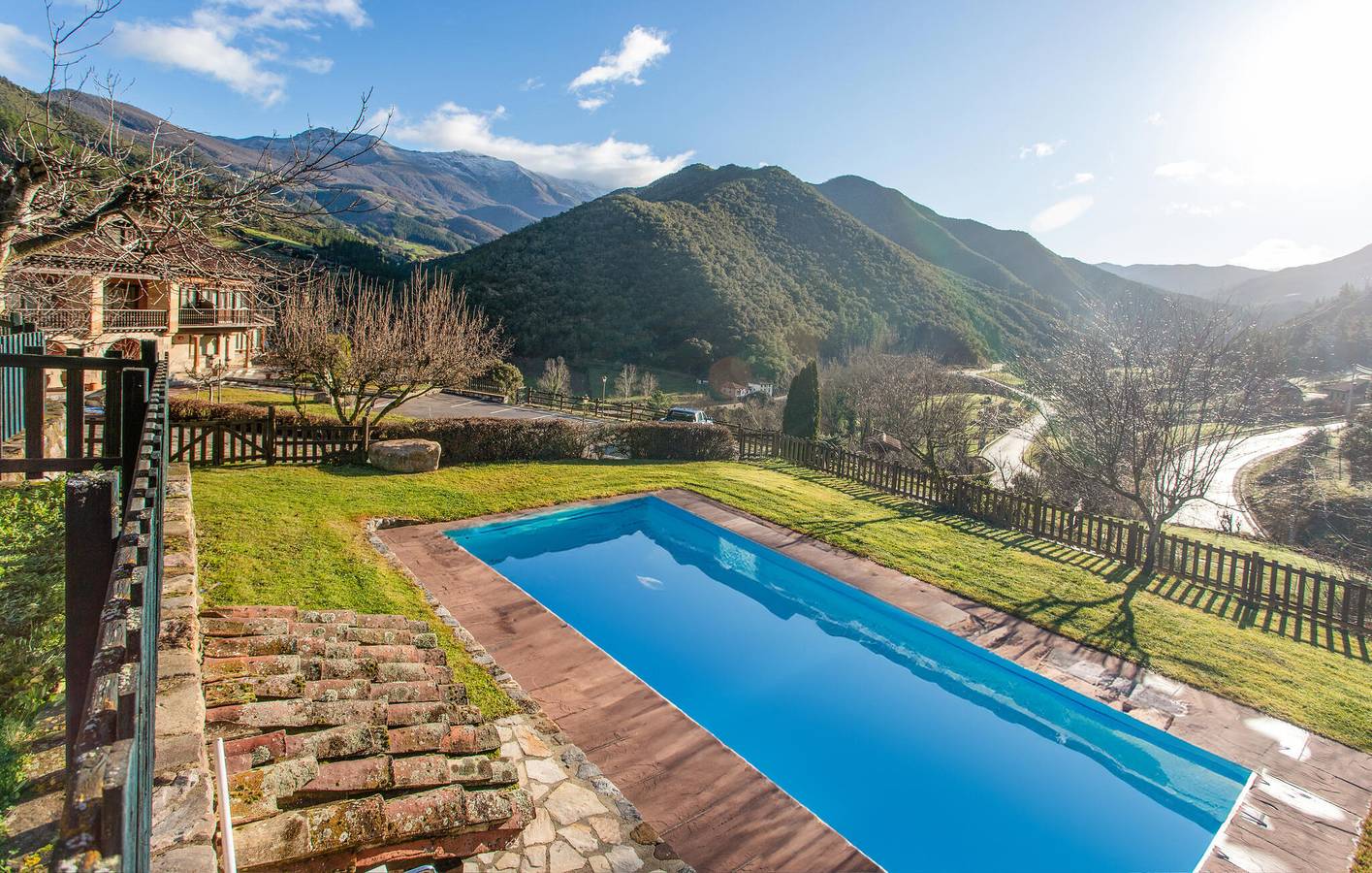 Poolside Haven mit Garten & Terrasse | 200m zum Stadtzentrum in Cabezón de Liébana, Cordillera Cantábrica