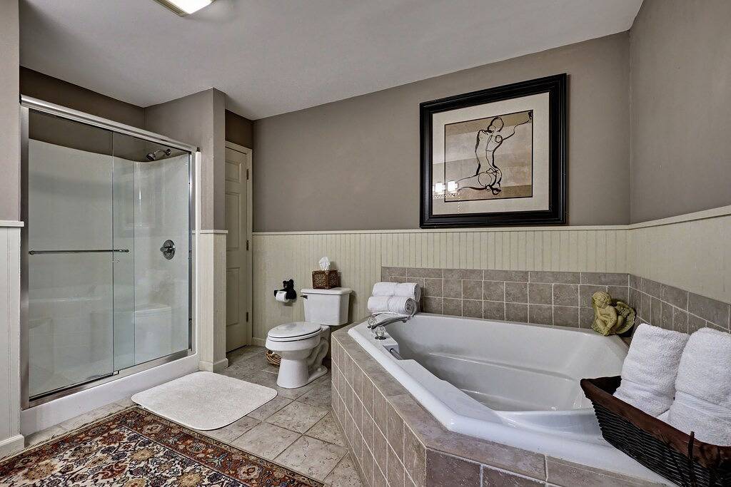 Heinrich - Mill Creek Cottage: Walk to Downtown | Creekside Retreat w/ Hot Tub in Highlands (NC), Macon County