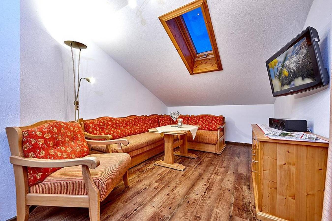 Ganze Ferienwohnung, "Nr. 4" Fewo, 2 Schlafräume, Dusche, Wc in Wallgau, Walchensee
