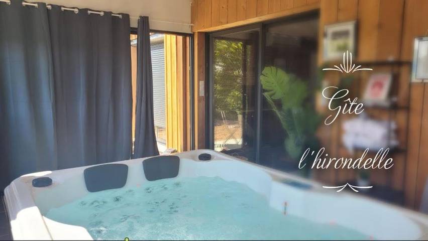 Gîte pour 2 personnes, avec Balcon et Jacuzzi ainsi que Terrasse et Jardin à Bézenac