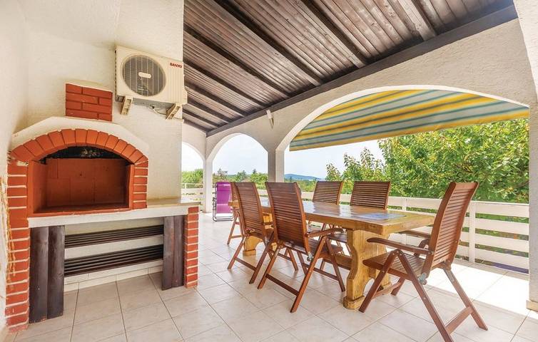 Ferienwohnung für 10 Personen, mit Balkon/Terrasse in Pinezici