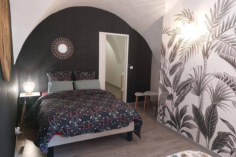 Entire apartment, Spacious Apartment**** Balcony, Terrace, Garden, Parking + Charging Station, Air Conditioning in Montaigu (Jura), Jura