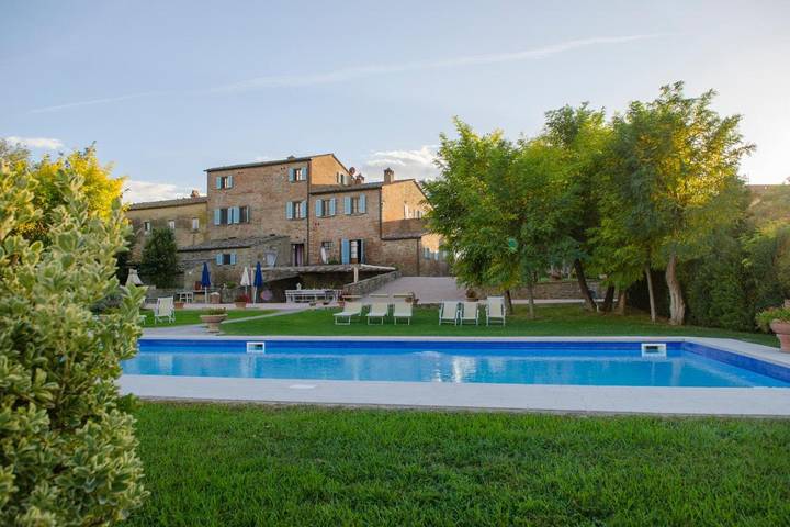 Ferienhaus für 20 Personen, mit Whirlpool und Terrasse sowie Garten und Pool