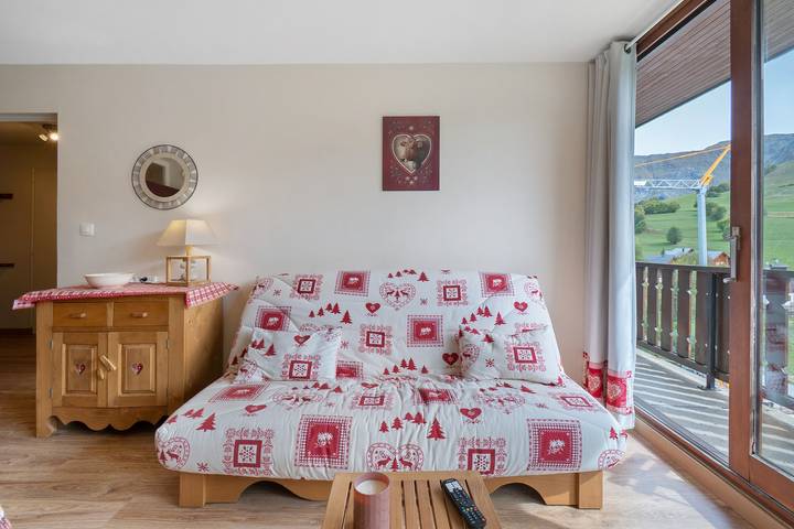 Apartamento entero, Apartamento 'Le Belvédère d'Albiez' con vistas a la montaña, balcón y guardaesquís in Col du Mollard, Albiez-Montrond