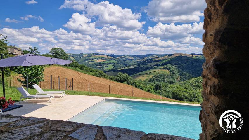 Gîte pour 5 personnes, avec Terrasse ainsi que Jardin et Piscine