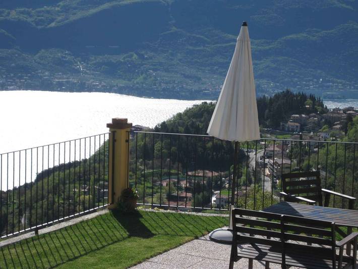 Appartamento intero, Appartamento per le vacanze con terrazza e vista lago in Tremosine, Prealpi Gardesane