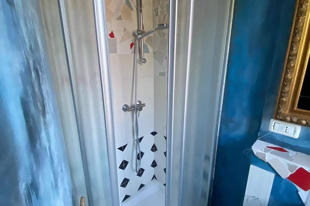 Ganze Wohnung, White Beach House - App 2 in Onno (Oliveto Lario), Oliveto Lario