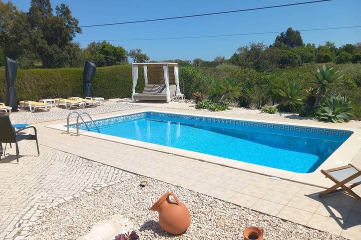 Ferienhaus für 7 Personen, mit Terrasse und Garten in Aljezur