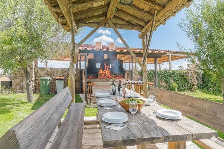 Casa rural para 14 personas, con Balcón y Terraza además de Jardín y Vistas en Encinas - 3