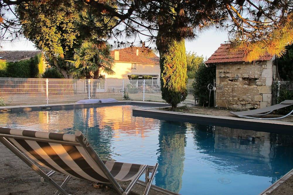Emma's Cottage gîte au calme au milieu des vignes à 3km du bourg.Proche de Royan in Gémozac, Région de Saintes