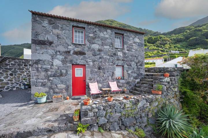Location de vacances pour 8 personnes, avec jardin et vue, animaux acceptés dans São Jorge - 2