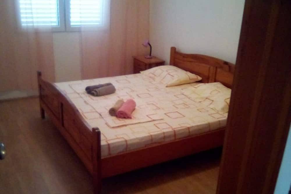 Ganze Wohnung, 3-Zimmer-Ferienwohnung mit Terrasse und Meerblick Zavalatica, Korcula in Čara, Korcula