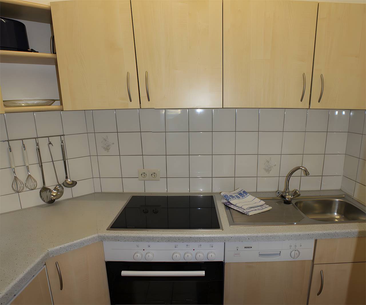 Appartement entier, Appartement 'Schlössle, 22 m²' avec terrasse commune, jardin commun et Wi-Fi in Elzach, Forêt-Noire centrale