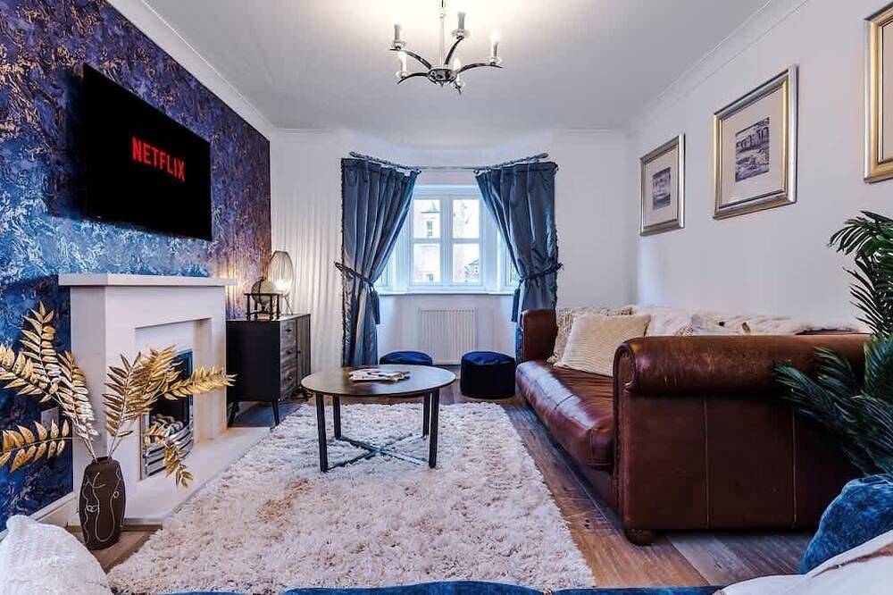 Luxury detached home in Upton Grange in Upton-by-Chester, Cheshire West and Chester