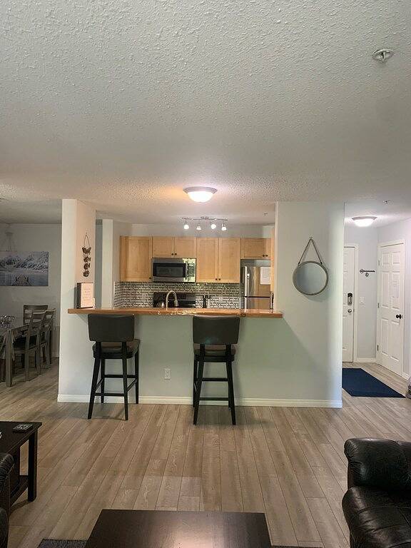 Ganze Wohnung, Spacious/Quiet 2bdrm, 2 bath with Mountain Views/Pool/Hot Tub/7night Disc! in Radium Hot Springs, Kootenay-Nationalpark