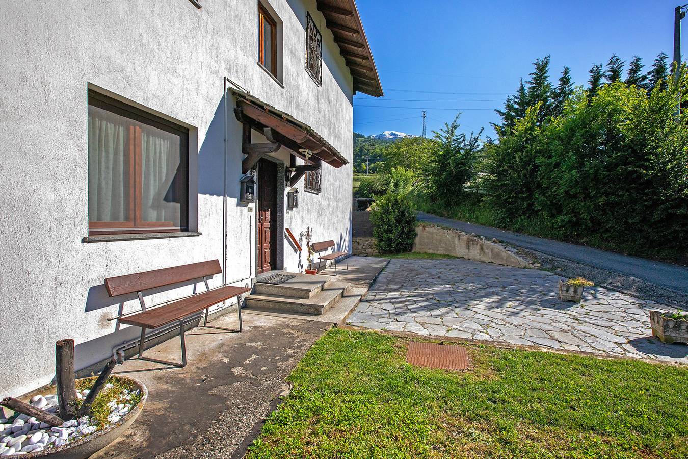 Ganze Wohnung, Ferienwohnung 'Emilia' mit Bergblick, privatem Garten und Wi-Fi in Comune di Charvensod, Italienische Alpen