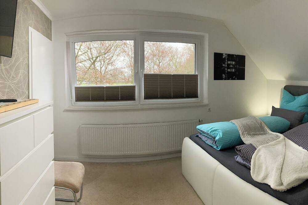 Ganze Wohnung, Ruhige Fewo, gut zum Spazieren und Einkaufen im Outlet-Center. in Neumünster, Schleswig-Holstein Binnenland