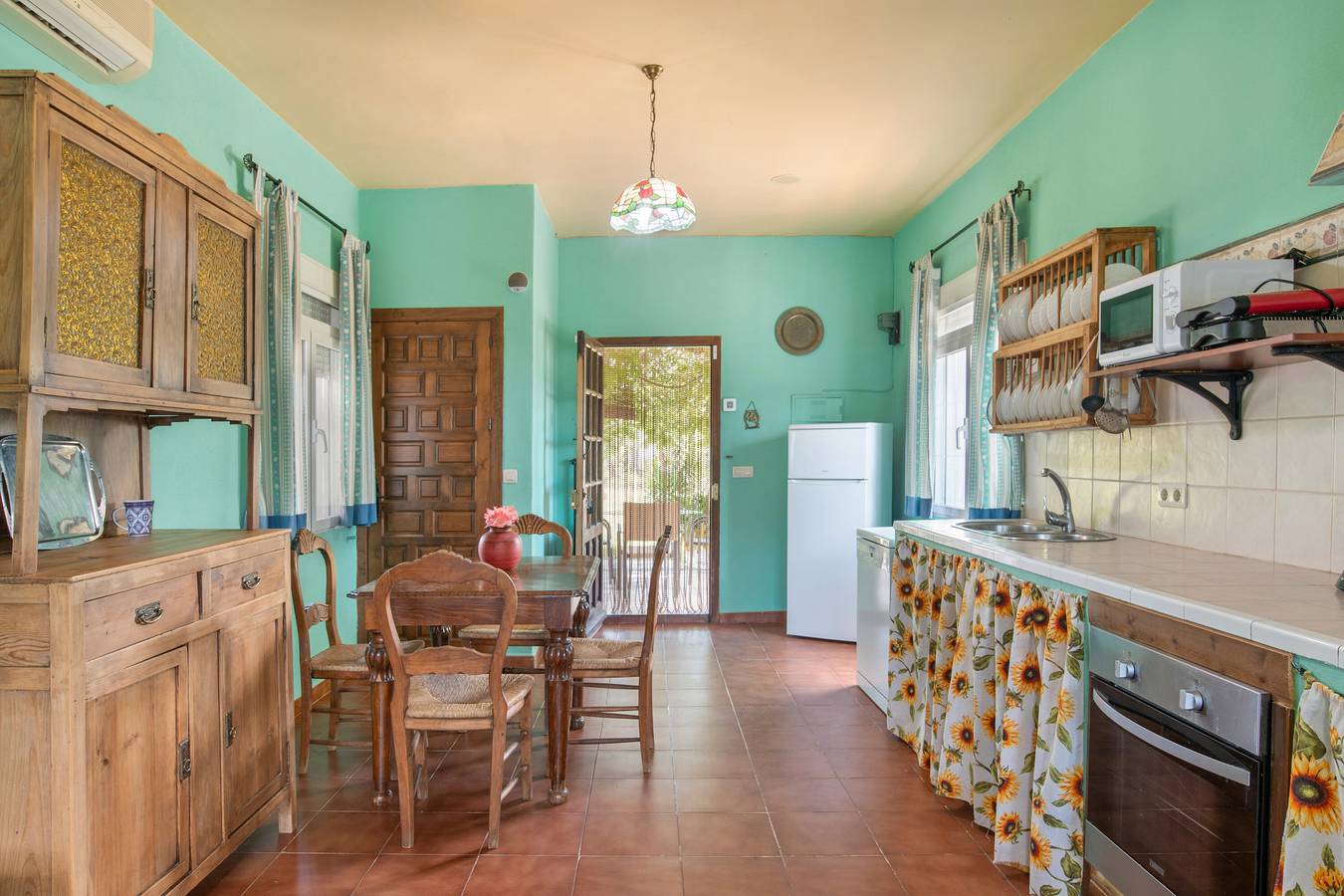 Entire apartment, Apartamento Cantarrana 1" with mountain views, pool, Wi-Fi, and air conditioning in Arriate, Málaga Province