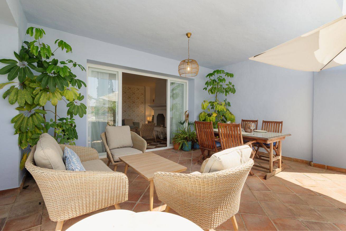 Entire apartment, Beachfront apartment with private terrace in Casares Costa, Estepona in Playa de Sabinillas, Casares