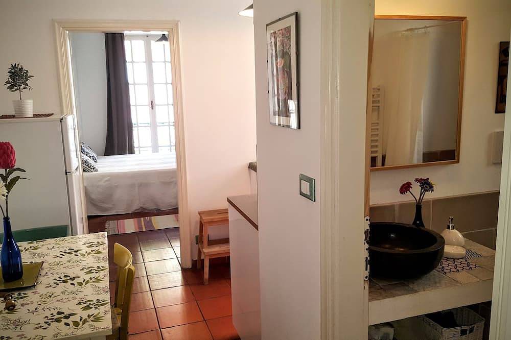Ganze Wohnung, 50 Meter vom Meer mit Terrasse Doppel ---- in der Nähe des Meeres in der mittelalterlichen Altstadt von Nol in Bagni Hilton, Noli