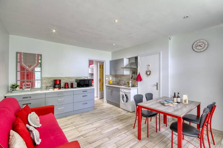 Casa de vacaciones para 3 personas, con vistas y jardín - 1