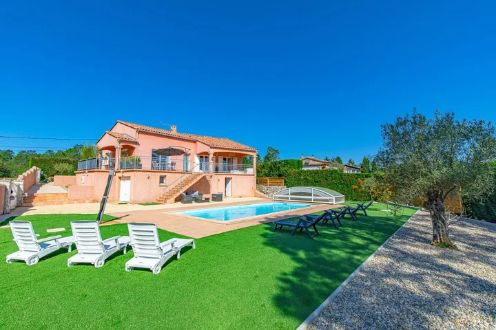 Villa pour 6 personnes, avec piscine ainsi que vue et jardin - 1