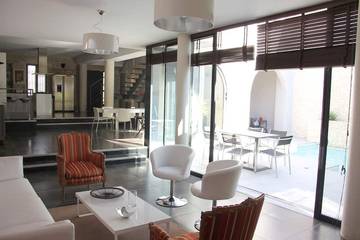 Gîte pour 8 personnes, avec terrasse à Milhaud