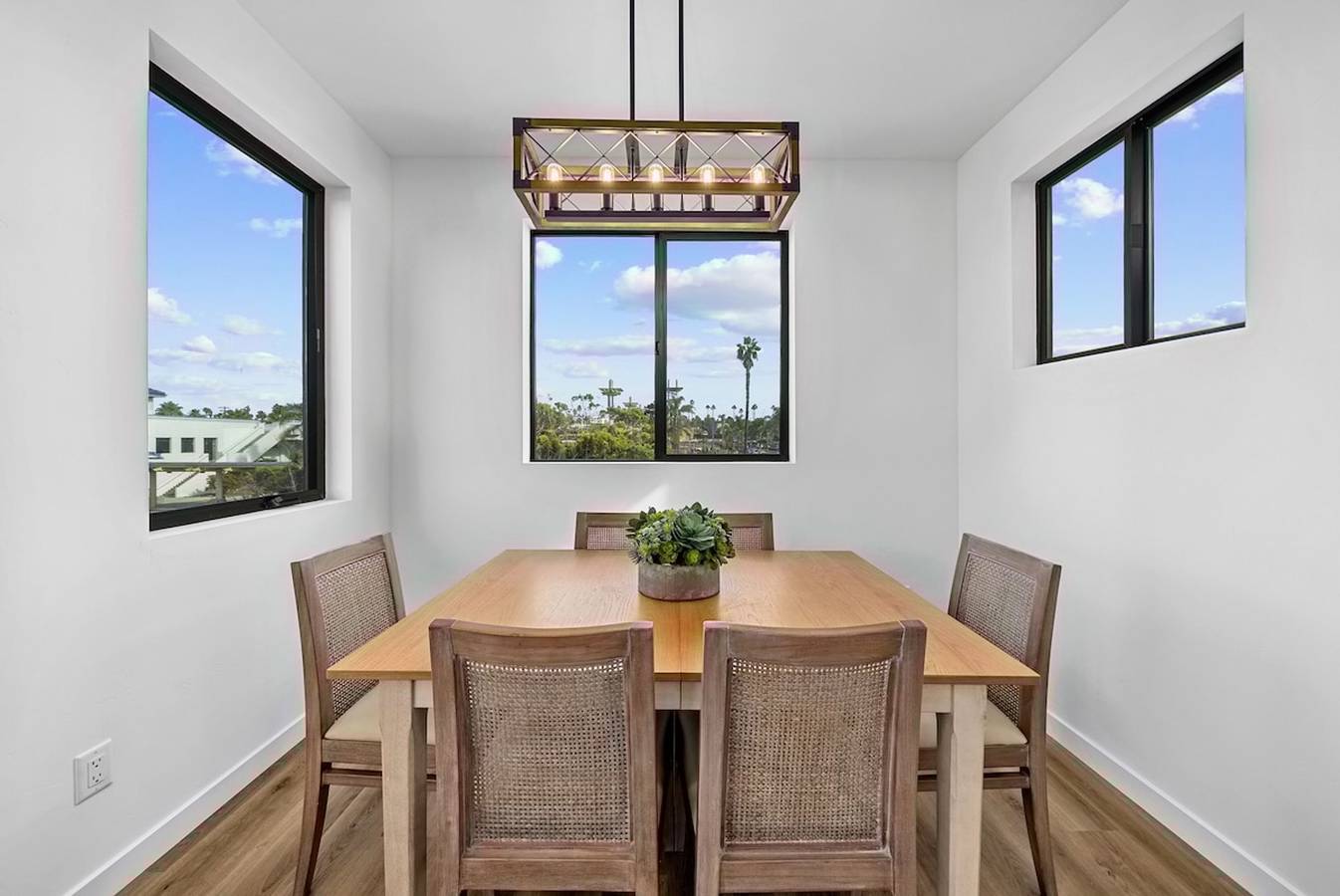 Rooftop Home With Ocean View Private Parking in Oceanside, San Diego County