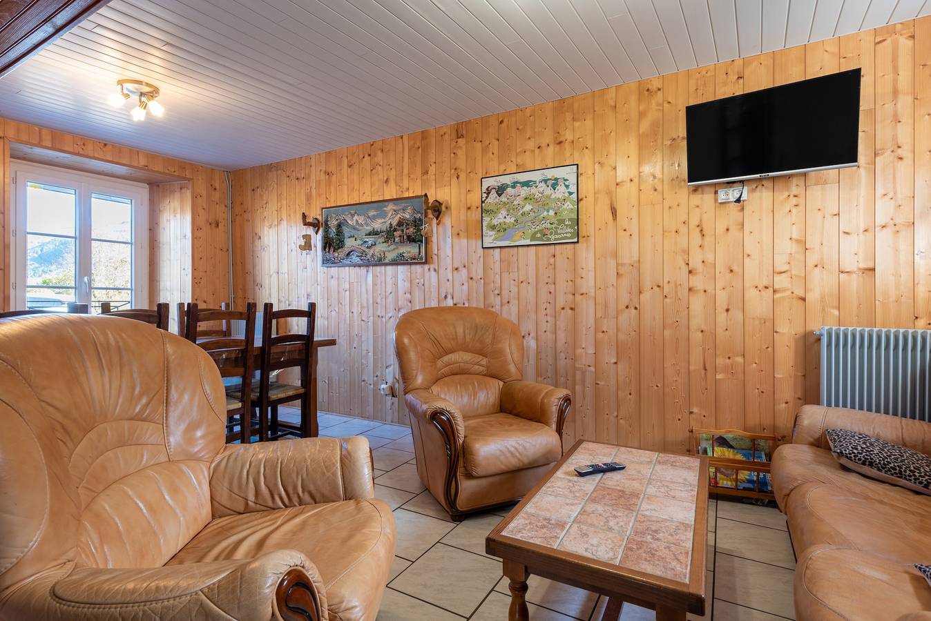 Maison de vacances '113 Val D'Azun - Gîte 6 Voyageurs' avec vue montagne, terrasse privée et Wi-Fi in Arrens-Marsous, Parc national des Pyrénées