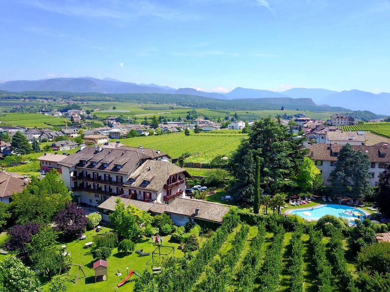 Angerburg Blumenhotel in St. Michael, Eppan an der Weinstraße