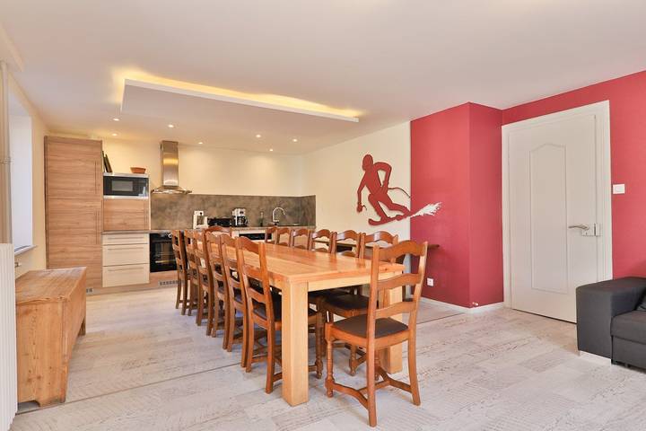 Gîte pour 15 personnes, avec sauna ainsi que jardin et terrasse