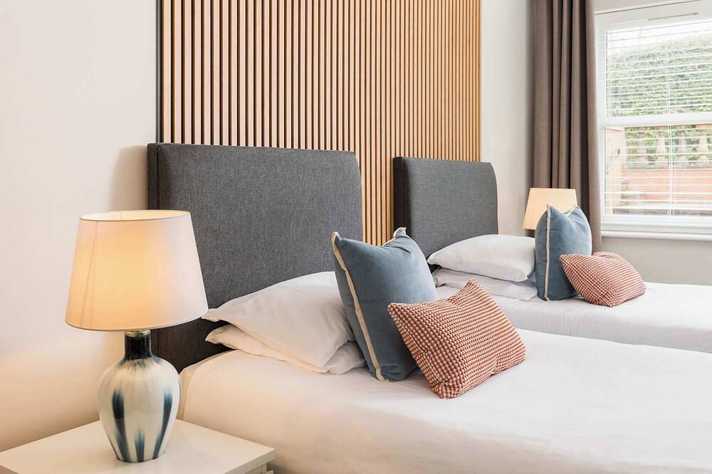 Entire apartment, Apt 2 Chestnut Court - Leamington Spa in Leamington Spa, Warwickshire