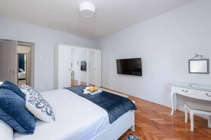 Ganze Wohnung, "Stadt und Meer" apt im Zentrum, 5 Minuten zu Fuß zum Diokletian Palast und Strand in Split, Split-Dalmatien