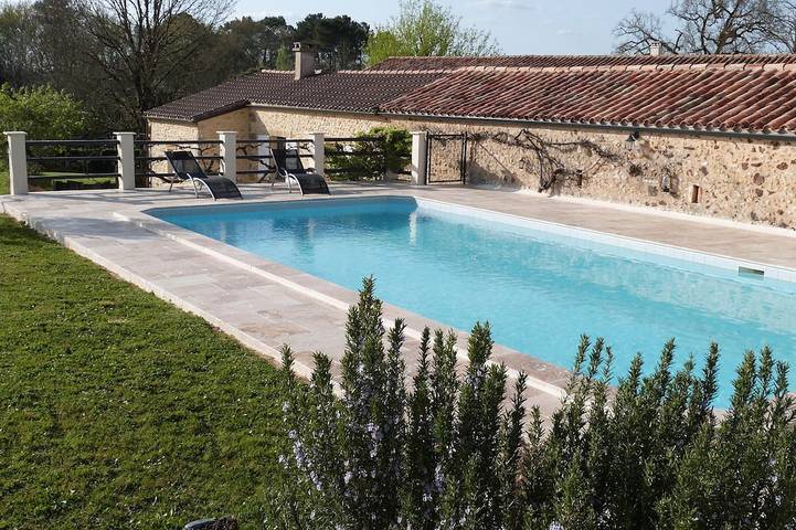 Gîte pour 4 personnes, avec Jacuzzi ainsi que Terrasse et Jardin