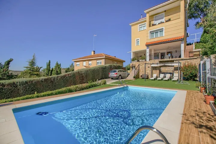 Casa de vacaciones para 10 personas, con vistas además de jardín y piscina, Se admiten mascotas - 1