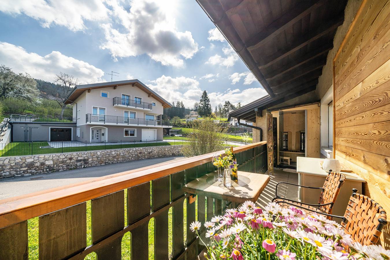 Entire apartment, Apartment 'Sonnenparadies Ronzone' with Mountain View, Private Terrace and Wi-Fi in Ronzone, Val di Non