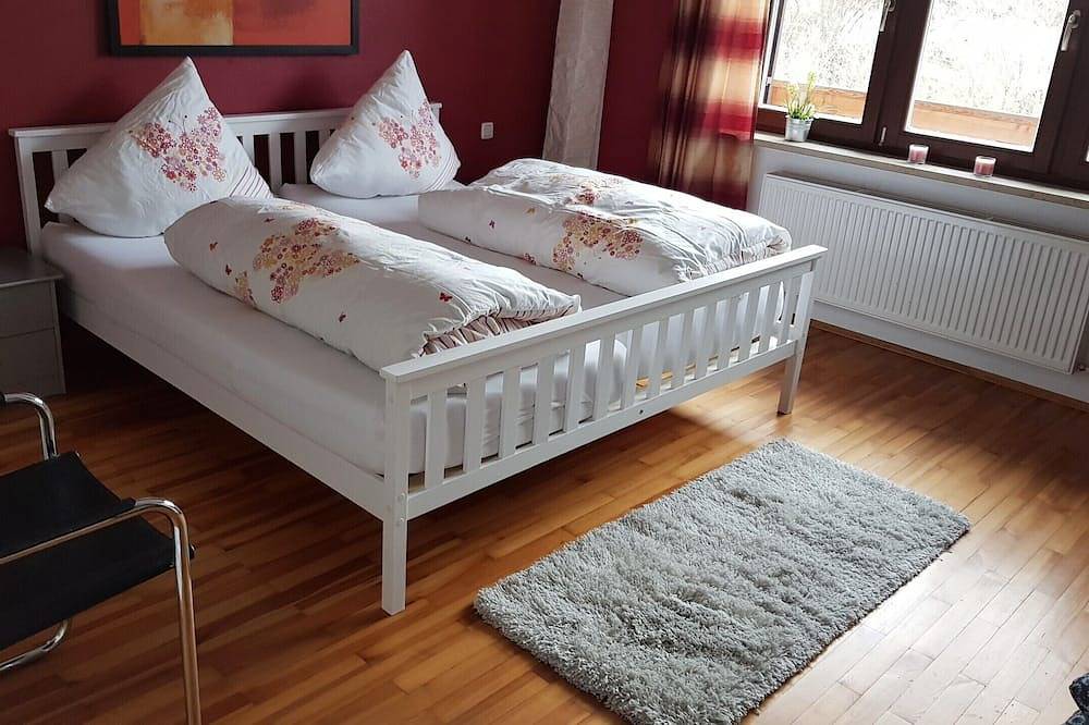 Ganze Wohnung, Seenahe Ferienwohnung mit großem Balkon in Seeshaupt, Starnberger See