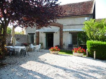 Gîte pour 5 personnes, avec jardin et terrasse ainsi que piscine et jacuzzi dans Yonne