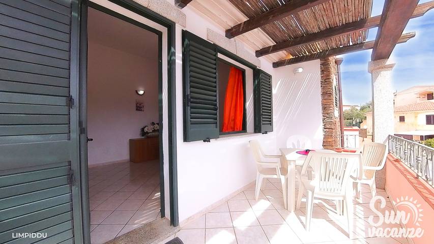 Casas e apartamentos de temporada para 4 pessoas, com balcão e jardim em Itália