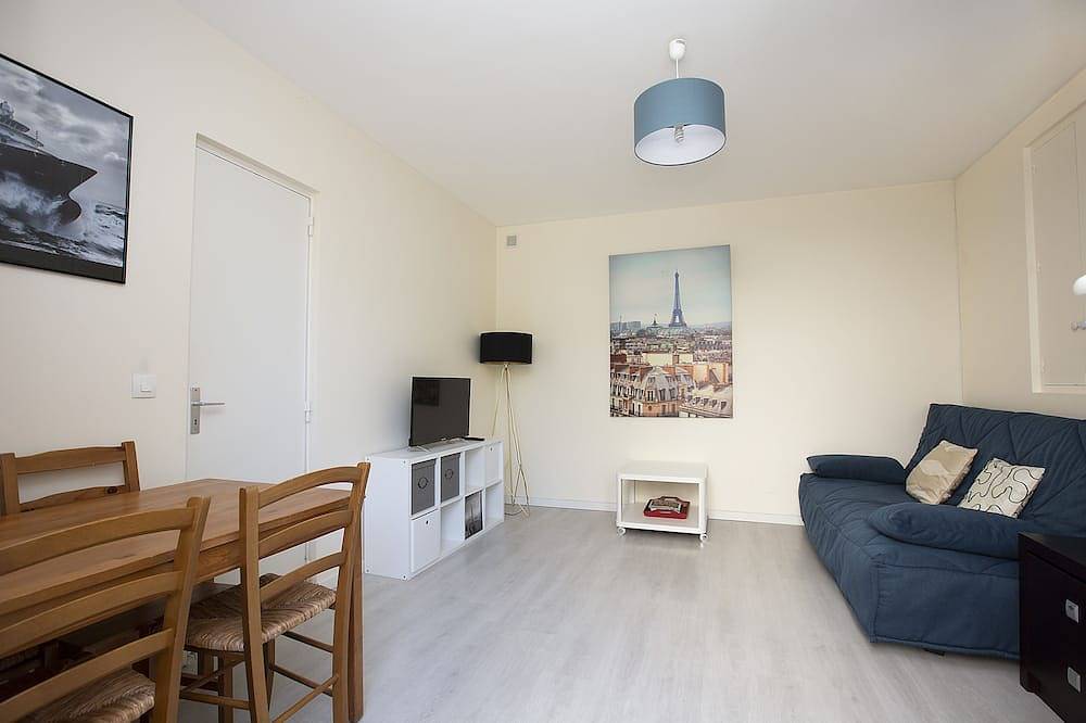 Appartement entier, T2 35 m² indépendant sur allée privée aux portes de Paris in Garches, Hauts-de-Seine