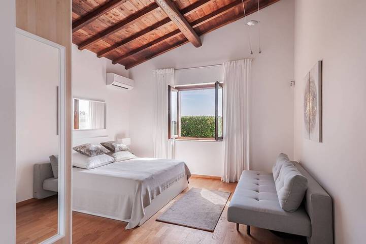 Villa Zefiro - Four Bedroom Villa, Sleeps 9 in Tarquinia, Viterbo Province