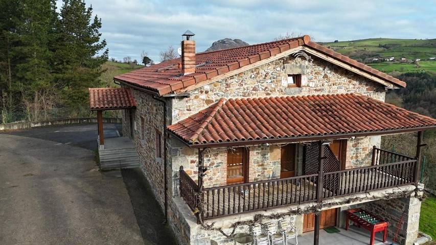 Landhuis 'Casa Rural La Barcenilla' met balkon en wifi in Soba, Cantabrisch Gebergte