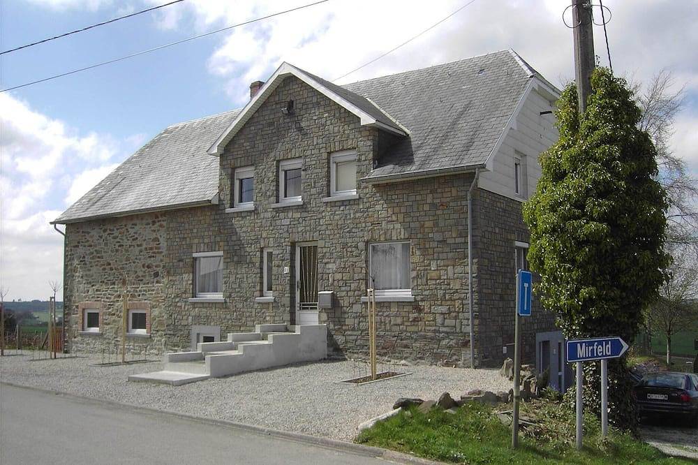 Gruppenhaus mit 3 Wohnungen für Familien in Amel, Naturpark Hohes Venn